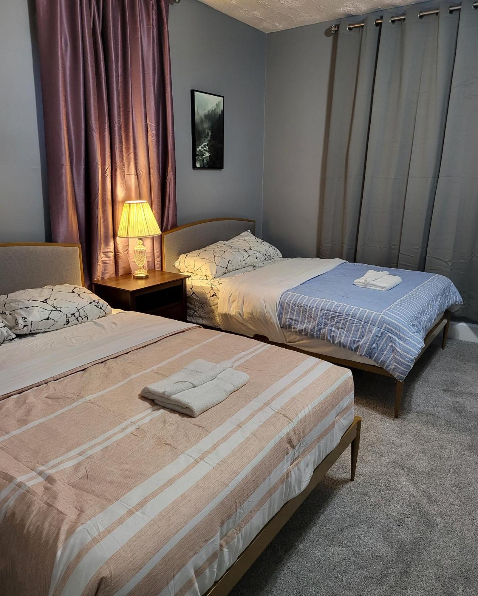 Guest Room With Two Double Beds In Columbus Oh, Airport Location Ngoại thất bức ảnh